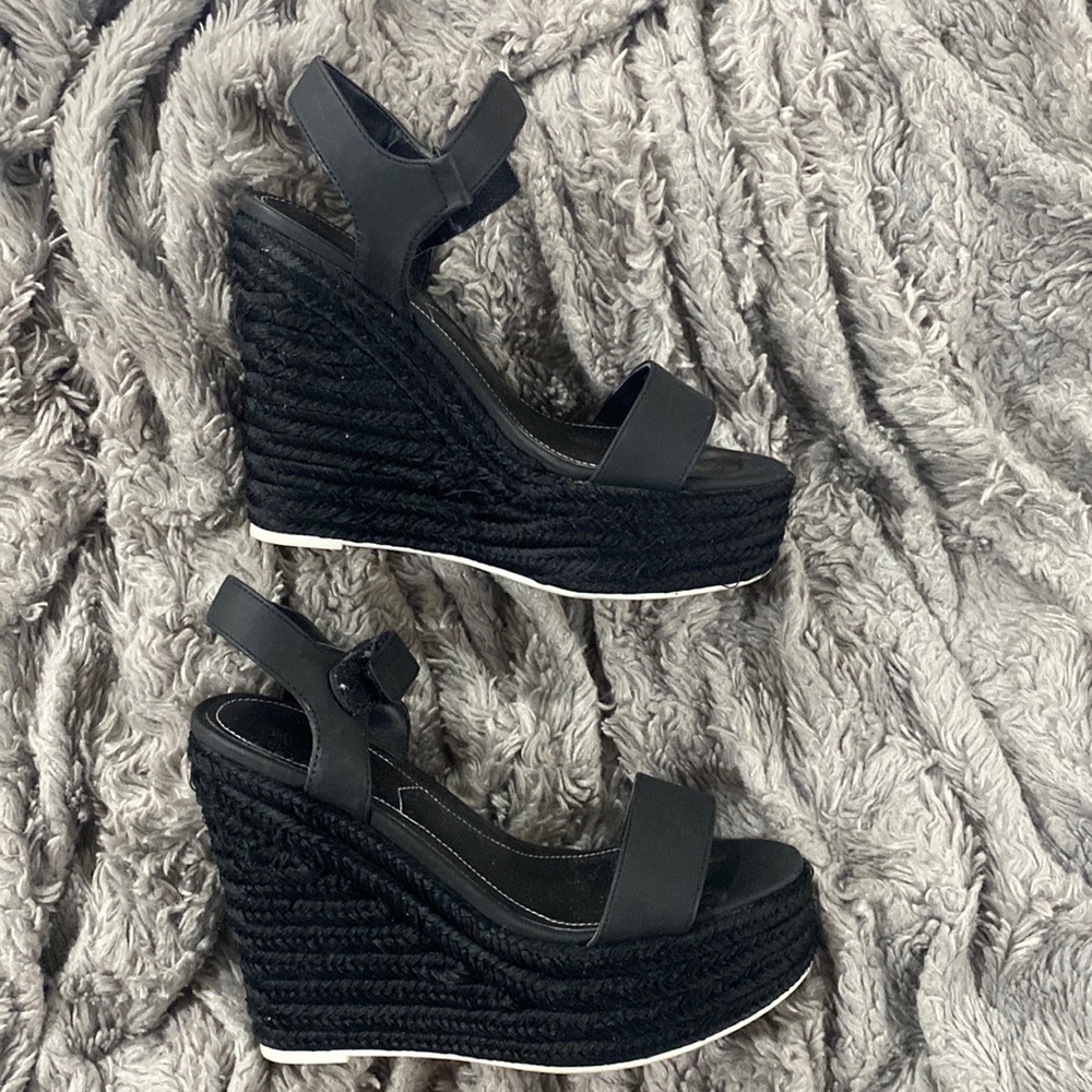 Kendall & Kylie platform wedges! Size 6